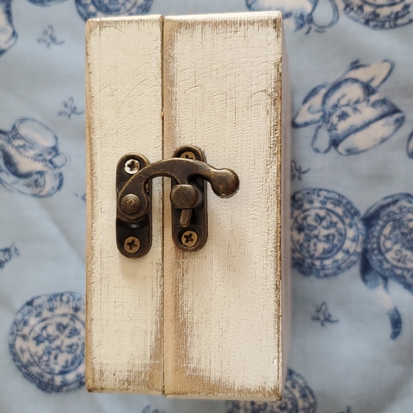 Mr. & Mrs. wooden ring box - Picture 3 of 5